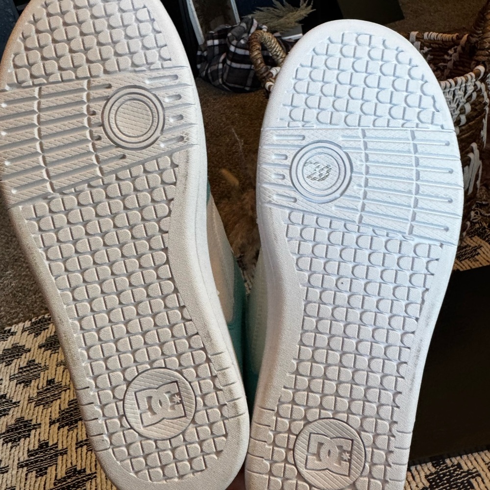 DC Sneakers - Picture 5 of 5